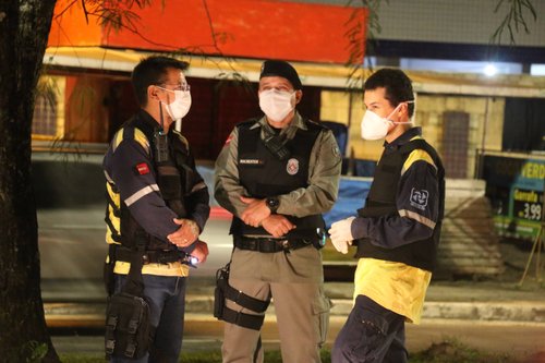 Operação Lei Seca realizada pela Divisão de Policiamento de Trânsito. Período Noturno. Detran e Policia Militar.